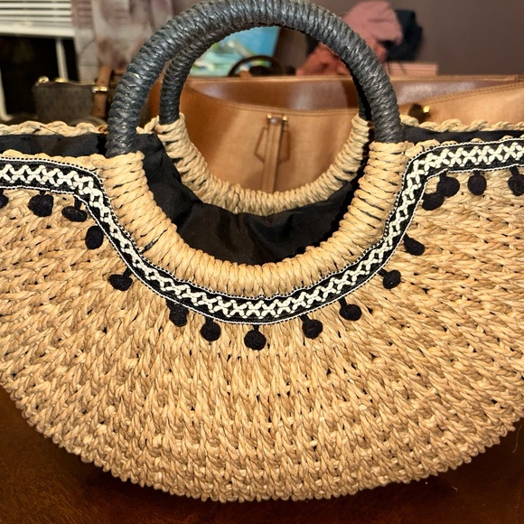 Handbags - Super cute straw handbag, perfect boho summer bag! Brand new.